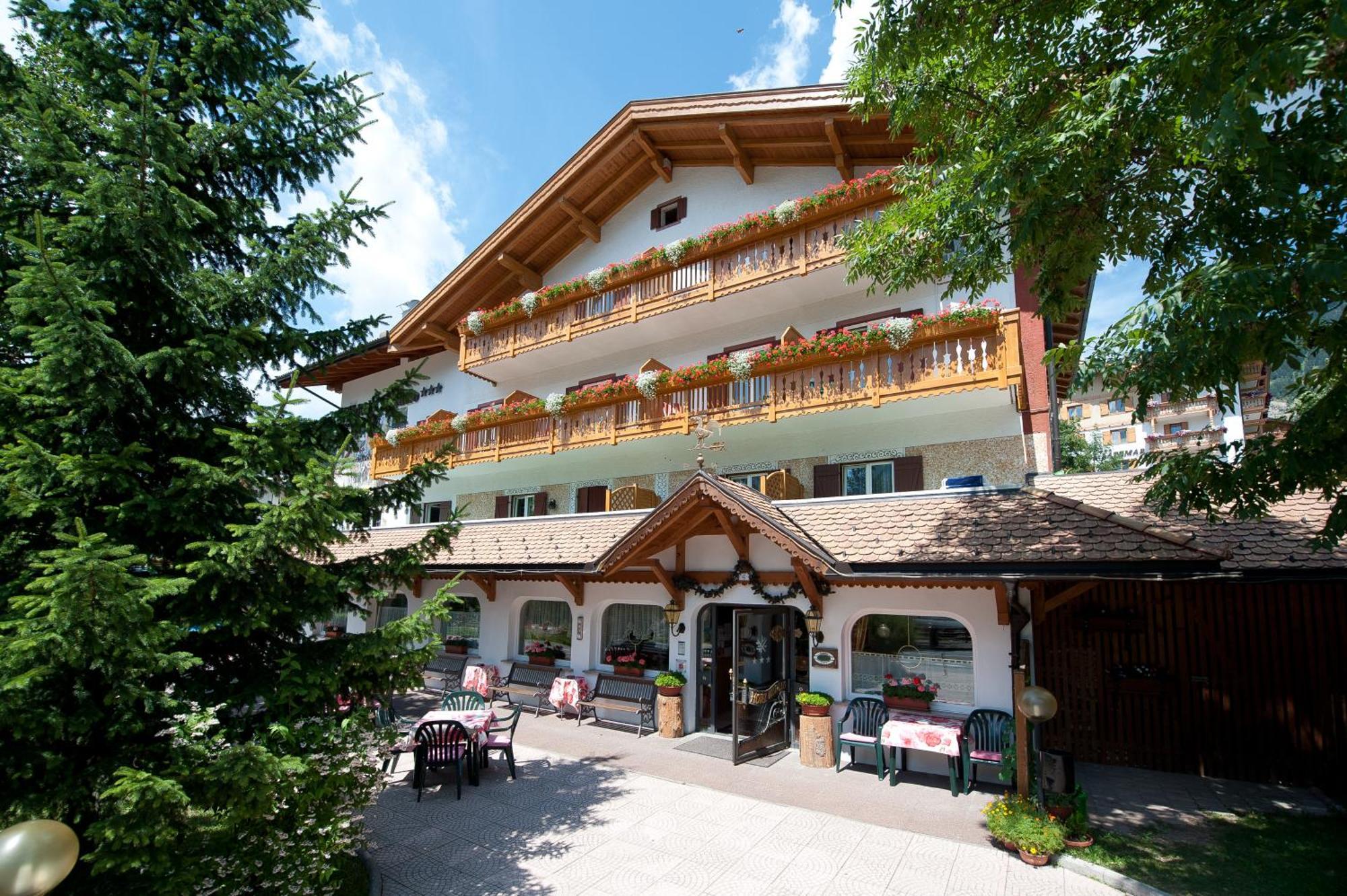 Hotel Cristallo Vigo di Fassa Exterior foto