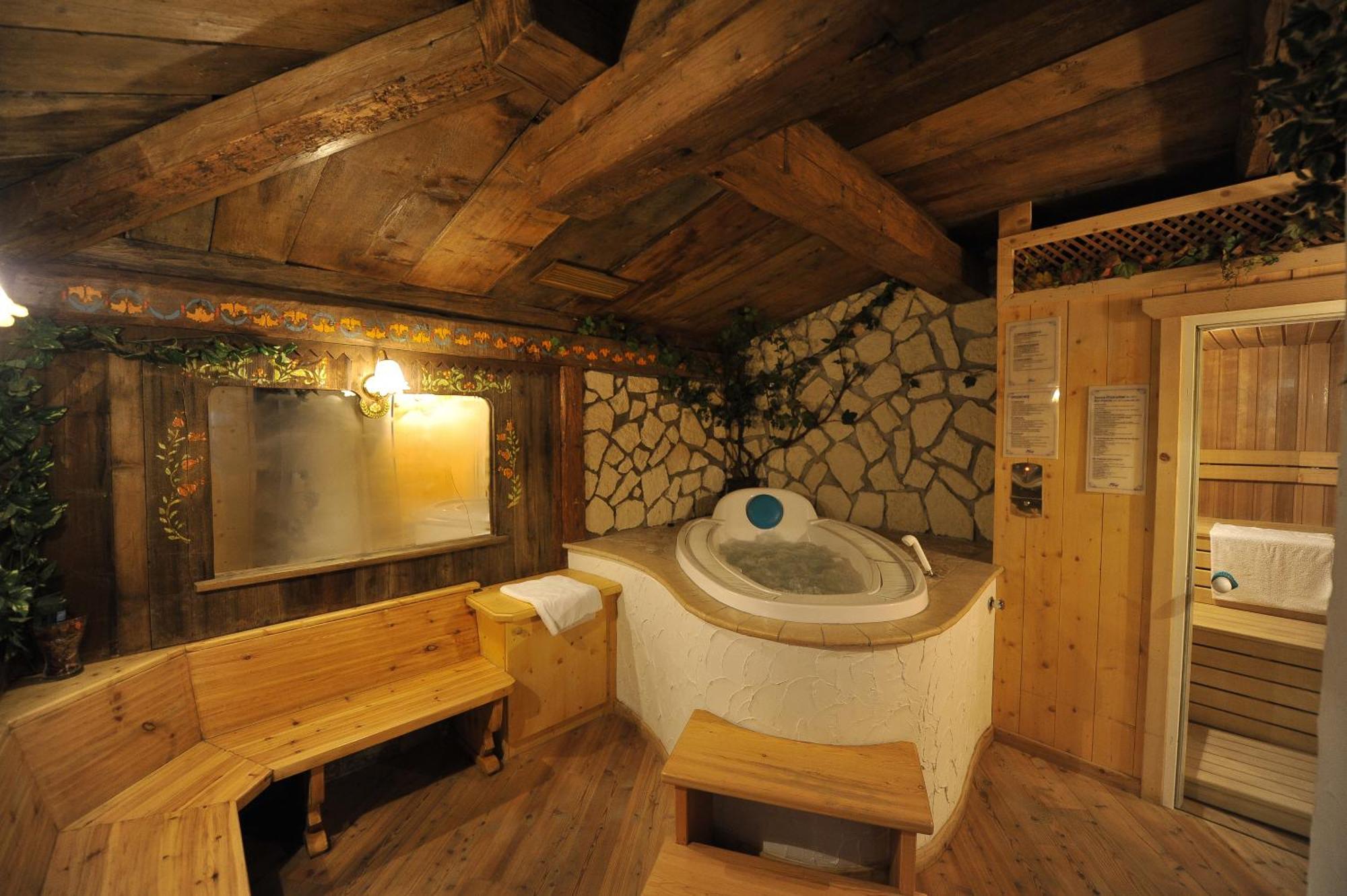 Hotel Cristallo Vigo di Fassa Exterior foto